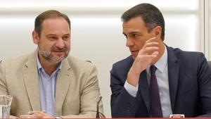Sánchez i Ábalos van invertir una dècada per controlar el PSOE i arribar a la Moncloa