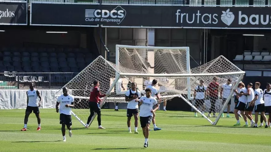Vídeo | Así ha sido el entrenamiento del Castellón antes de recibir al Cádiz