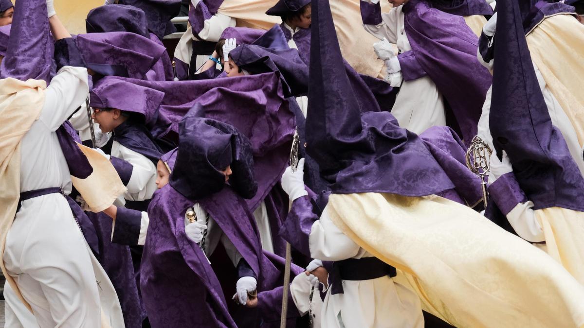 Viento en la salida de la Pollinica este Domingo de Ramos.