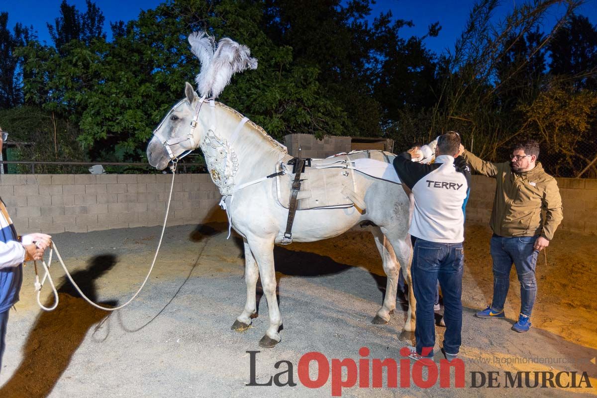 Vestir a un caballo del vino en la mañana del dos de mayo