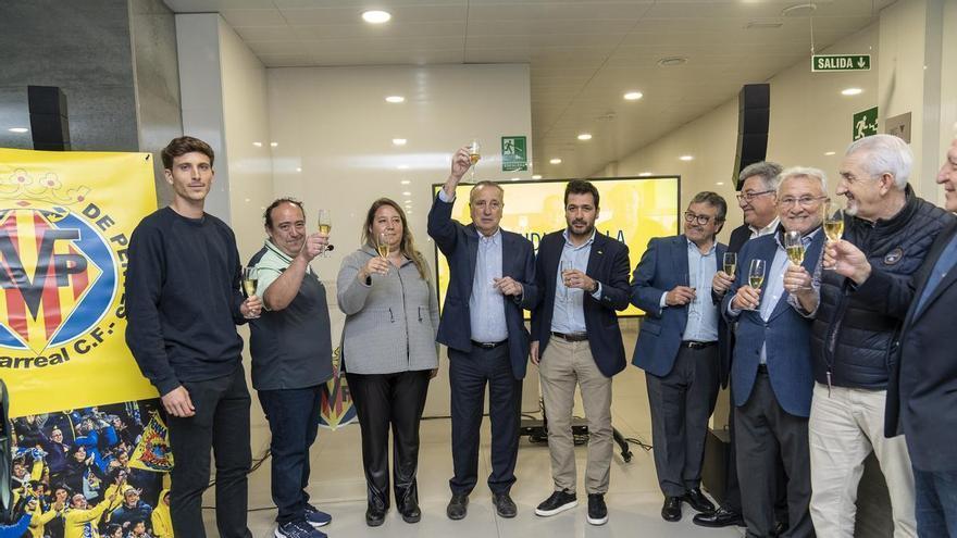 El brindis de Llaneza celebra la permanencia del Villarreal en Primera