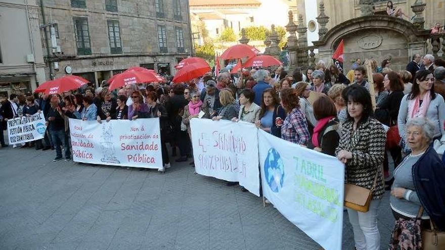 Participantes en la concentración de ayer en A Peregrina. // R. Vázquez