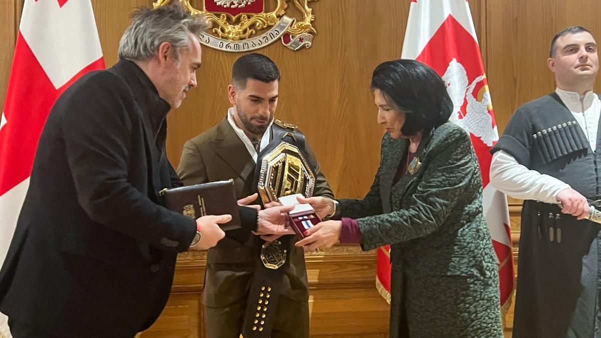 Georgia presenta al español Topuria a la Orden de Honor