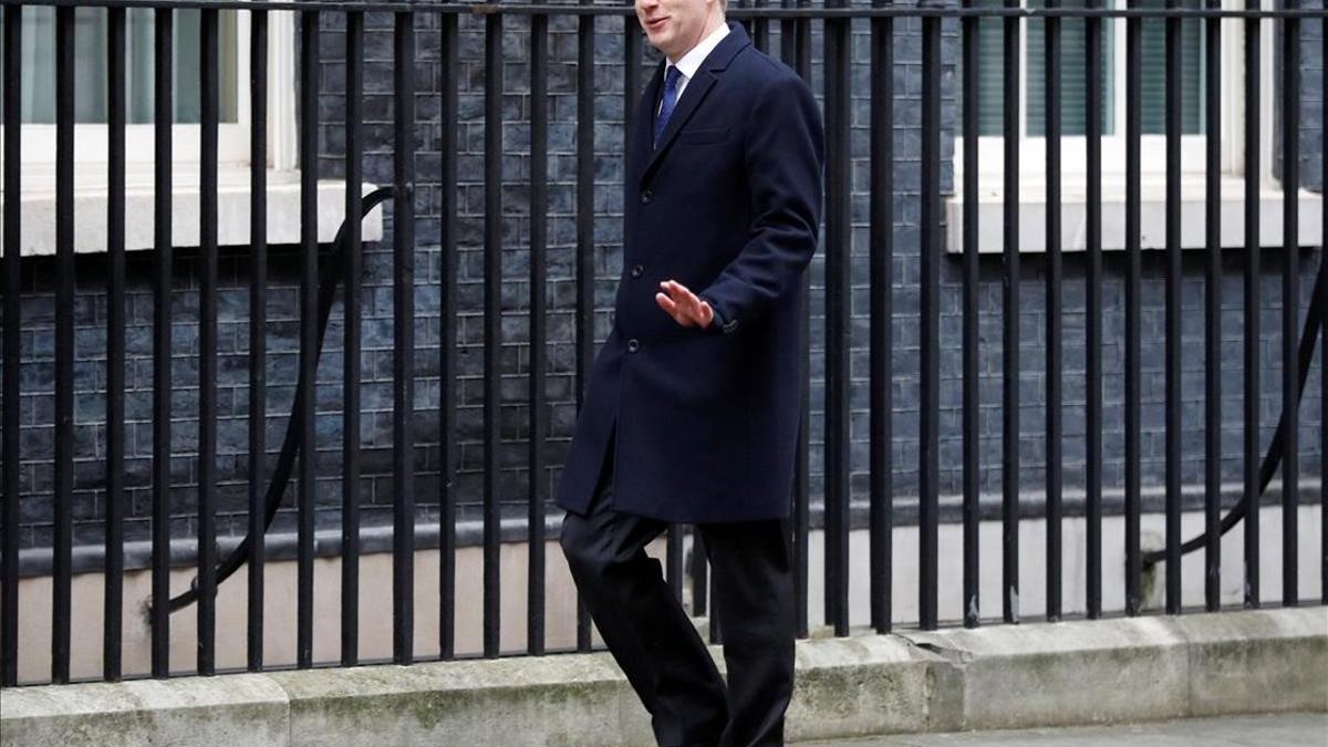 Jo Johnson llega al 10 de Downing Street.