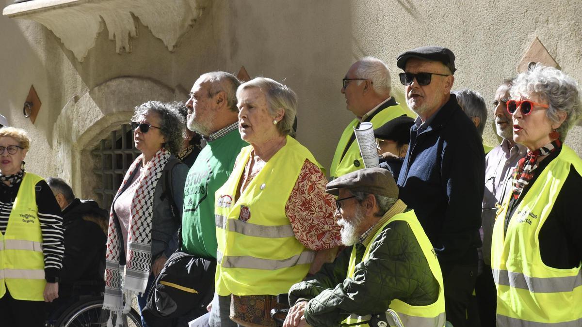Un momento de la concentración en la Plaza Fontes de Murcia este sábado.