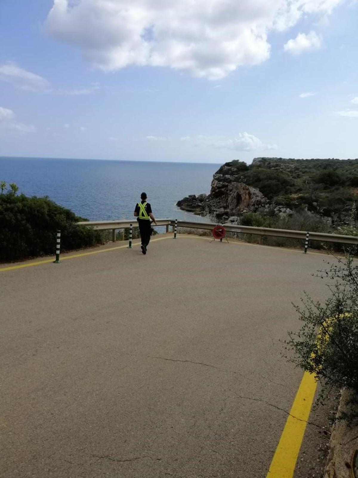 Vecinos de Cala s’Almunia y del Caló des Moro lanzan un grito de socorro ante “la invasión de gente y vehículos”