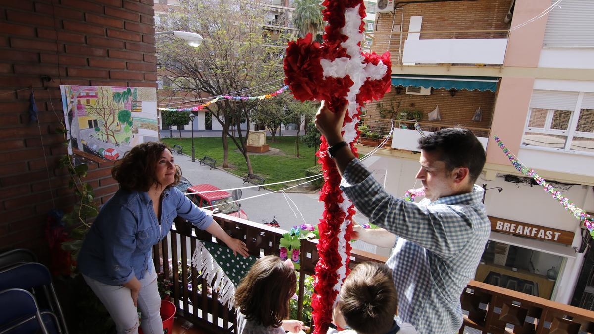 Cruces | En el confinamiento, desde las terrazas.