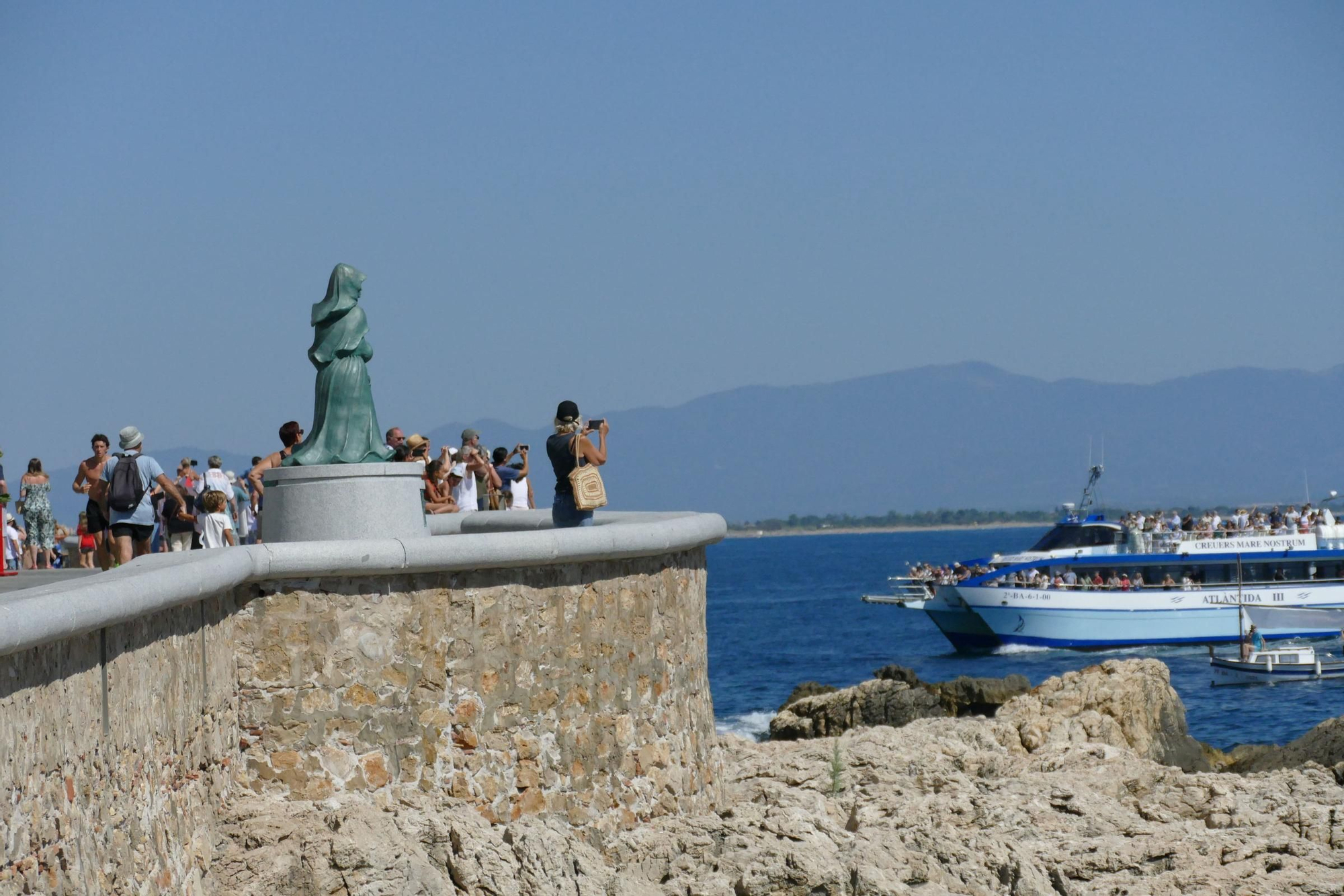 L'Escala commemora la Festa del Carme amb un sentit homenatge a les persones grans i a les seves arrels marineres