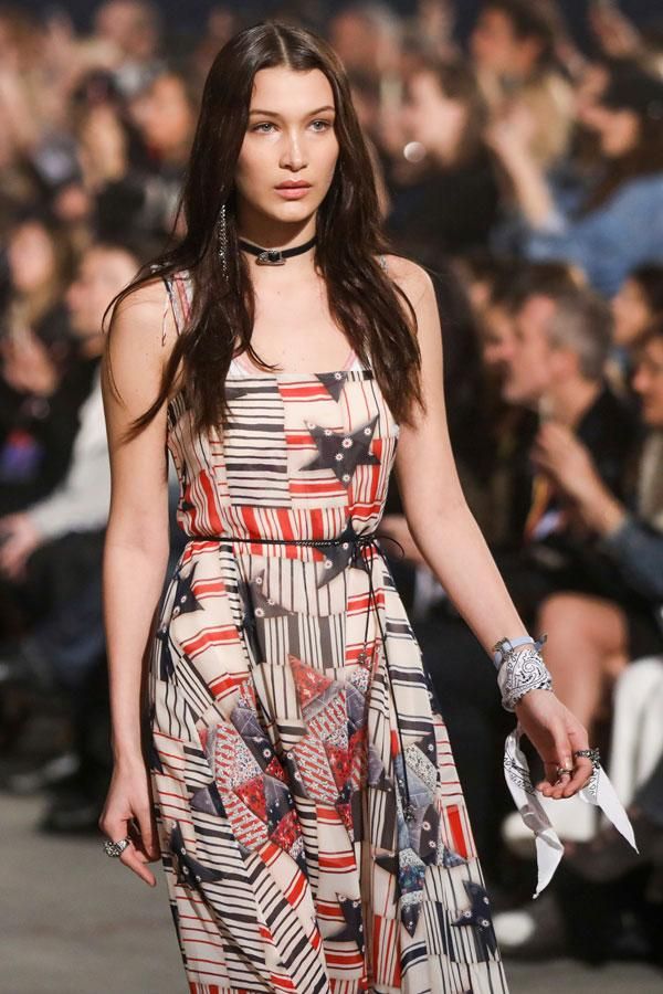 Tommy x Gigi: Bella Hadid desfilando
