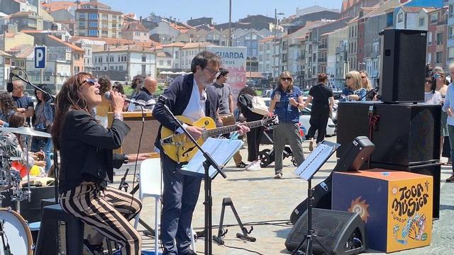 Sobre estas liñas, concerto de Tocamúsica nunha anterior edición. Á dereita Yebra&Oswaldo inauguran hoxe A Guarda Clásica. | // D.P.