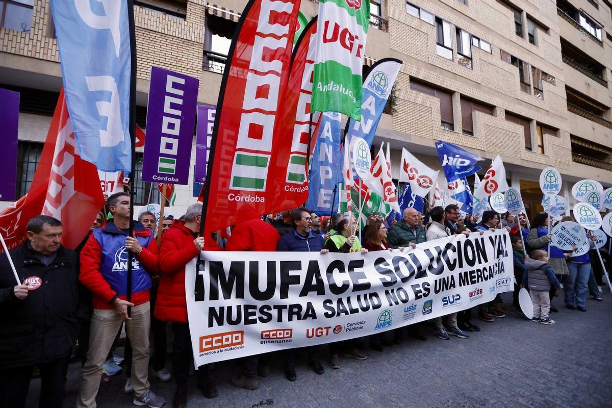 Concentración de los sindicatos en Córdoba por la crisis de Muface