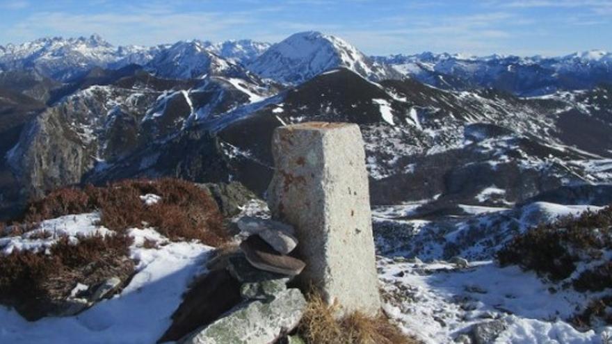 La ruta que te deja ente León y Asturias: subir hasta el Pico Remelendes