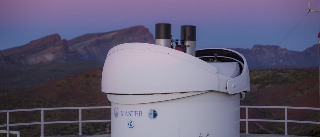 Telescopio MASTER ubicado en el Observatorio del Teide, en Tenerife.