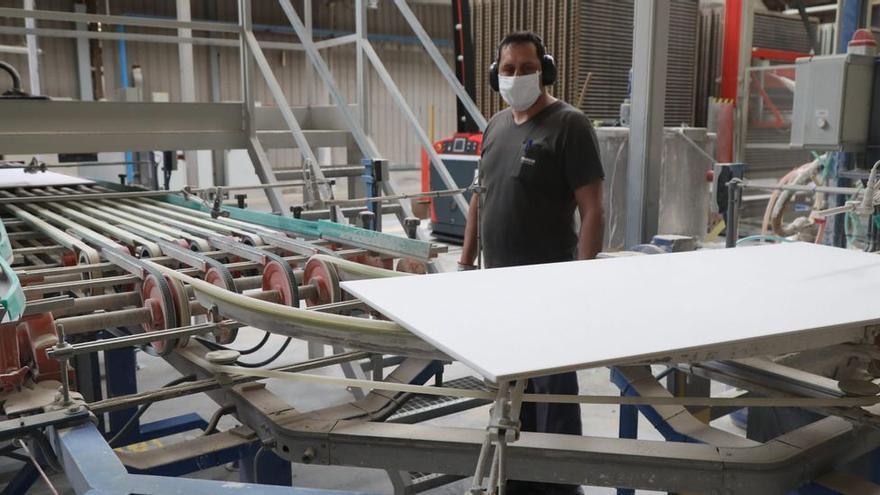 La principal industria fabricante de azulejos cerámicos de Europa advierte de los problemas que sufre la cogeneración.