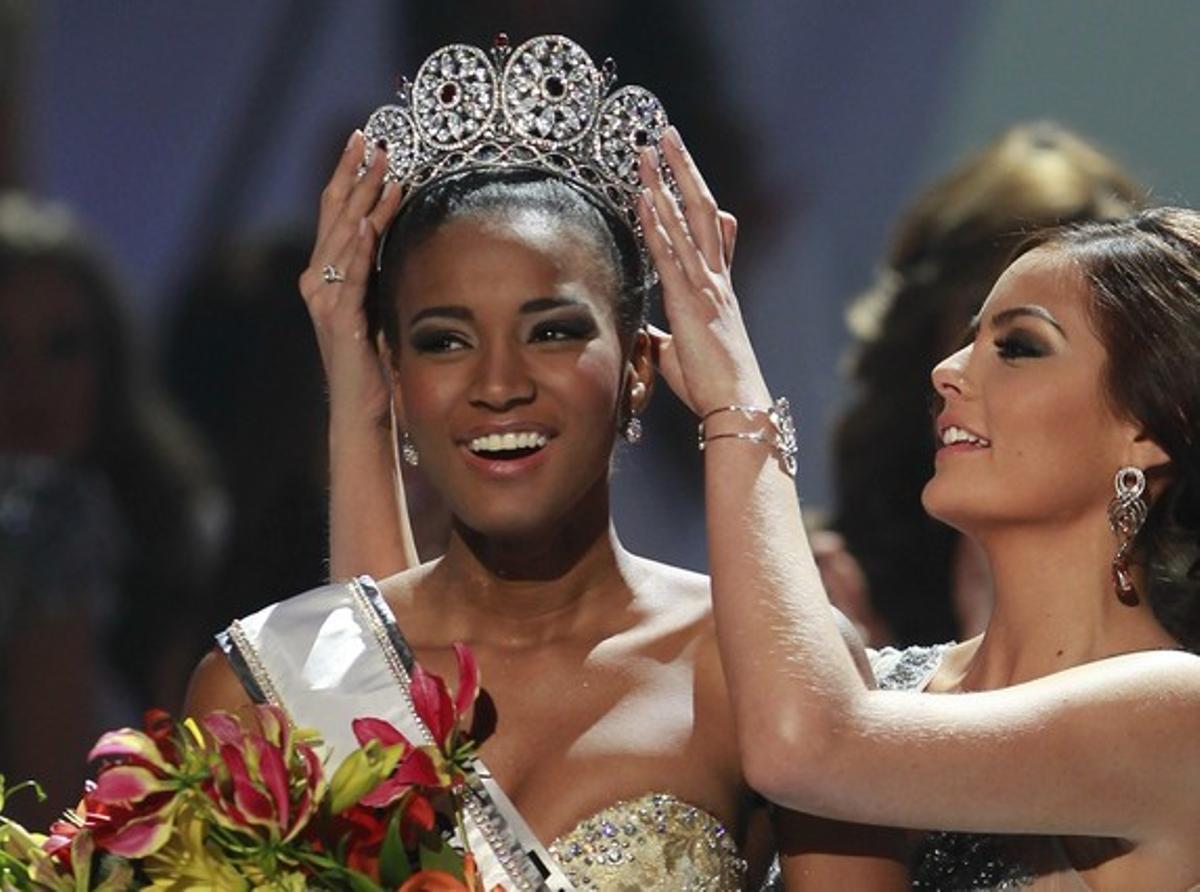 Leila Lopes, en el moment de ser coronada Miss Univers, a São Paulo. Leila Lopes, en el moment de ser coronada Miss Univers, a São Paulo.