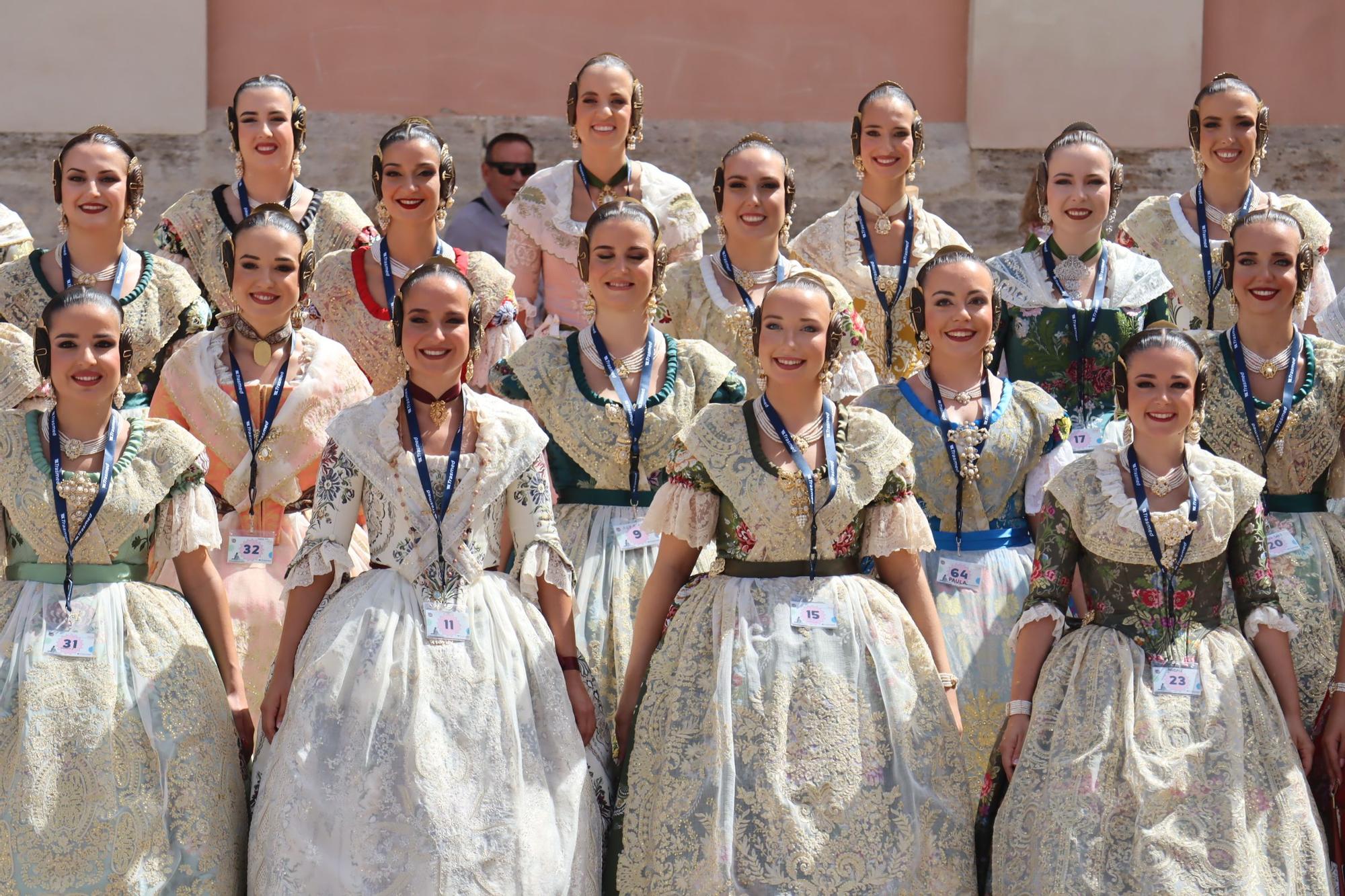 Baño de multitudes de las candidatas a Fallera Mayor de València 2025