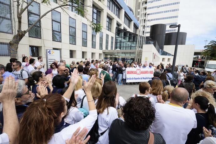 Concentración de médicos y personal sanitario como protesta por la situación del área de Urgencias.  | 25/04/2019 | Fotógrafo: Tony Hernández