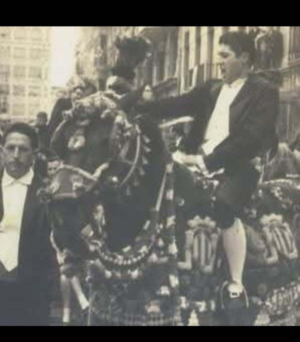 Carlos Miguel Pascual cantant el Pregó.