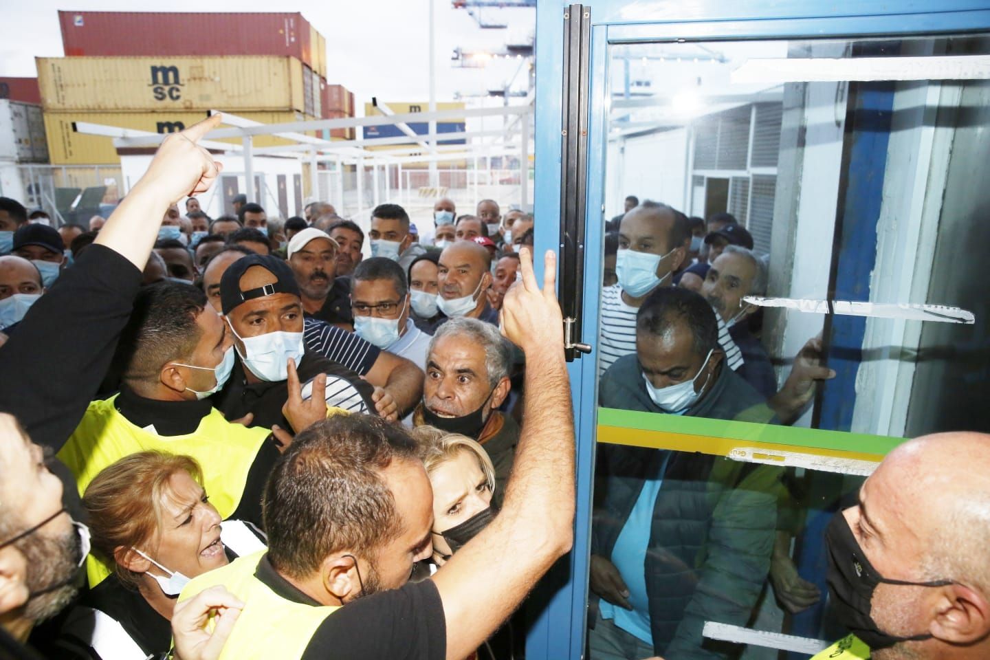 Las imágenes de los altercados en el Puerto de Alicante por el ferry a Orán