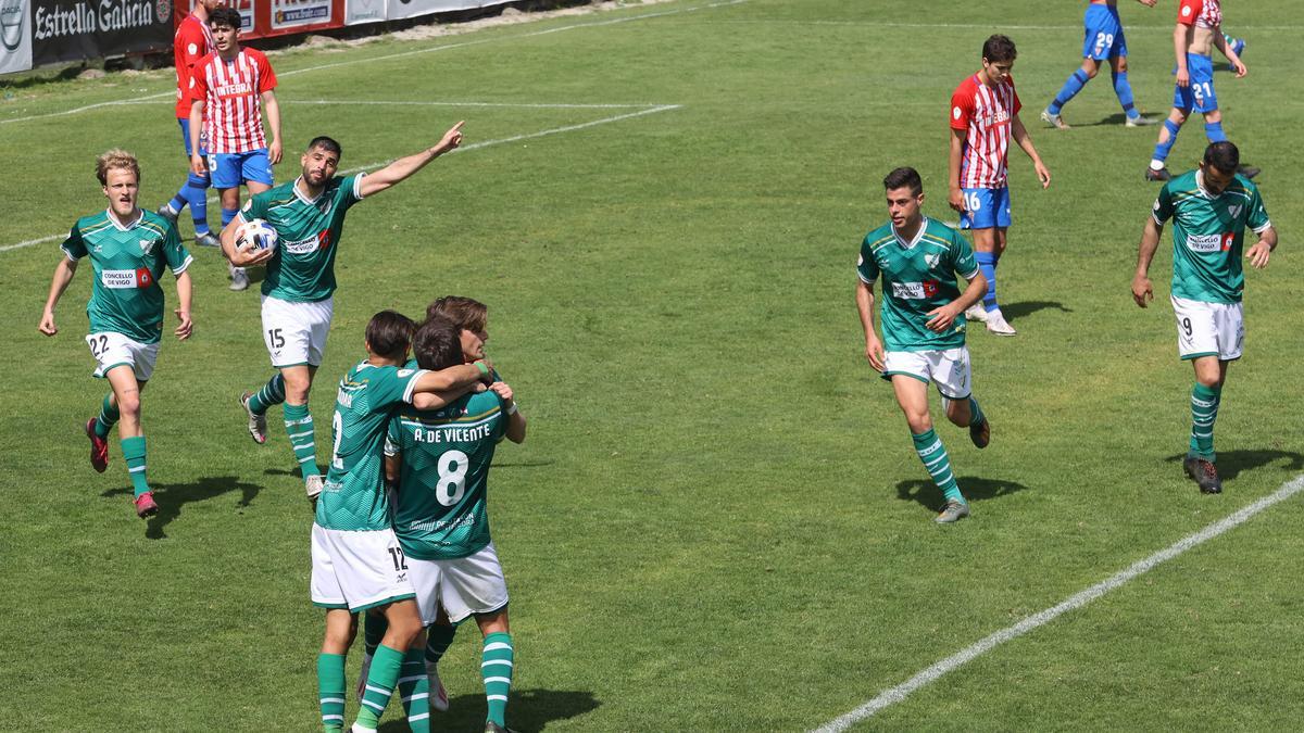 Celebración del gol postrero del Coruxo.