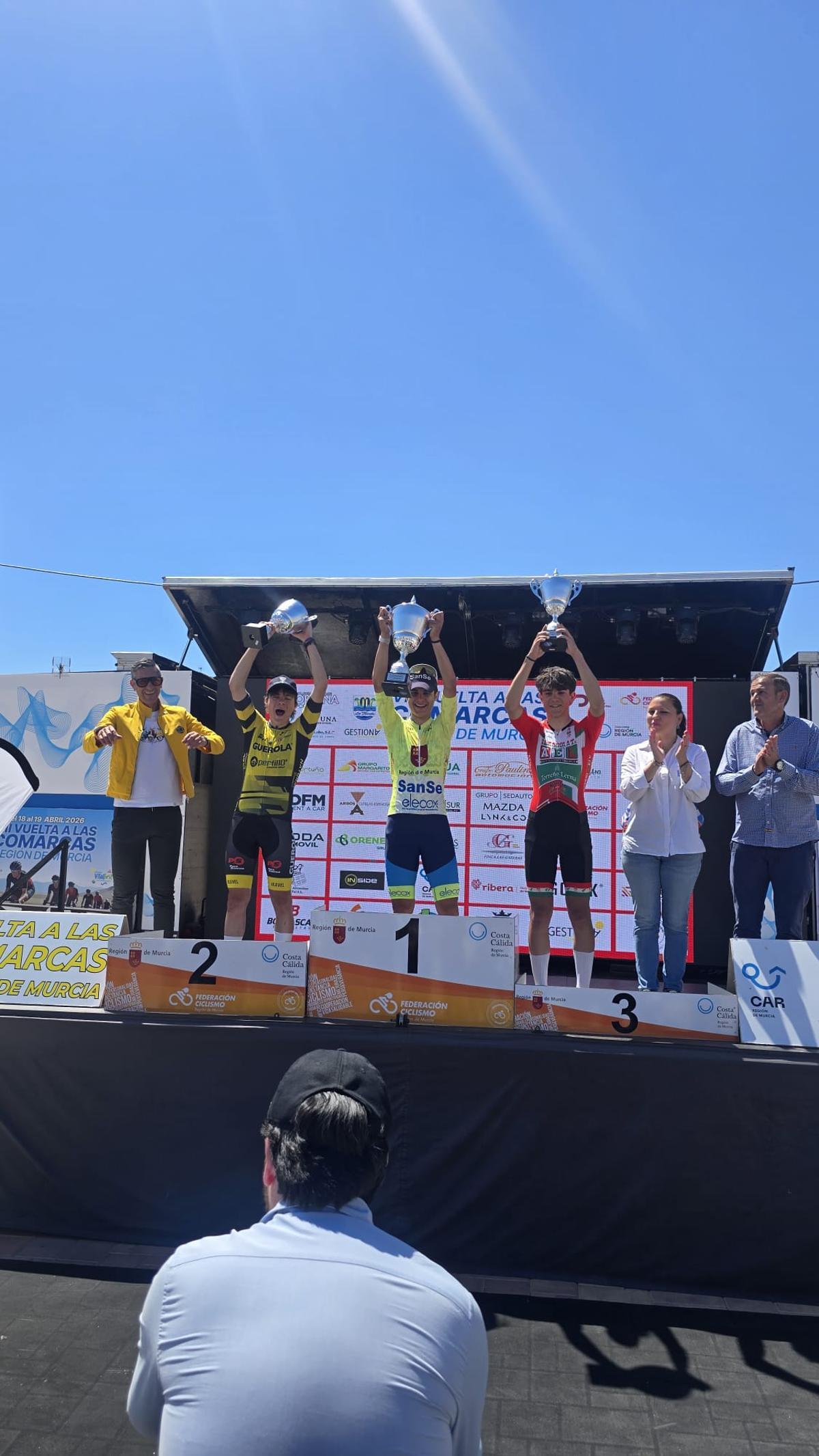 El Club Ciclista Ontinyent en el segundo cajón del podio en la Vuelta de Murcia.