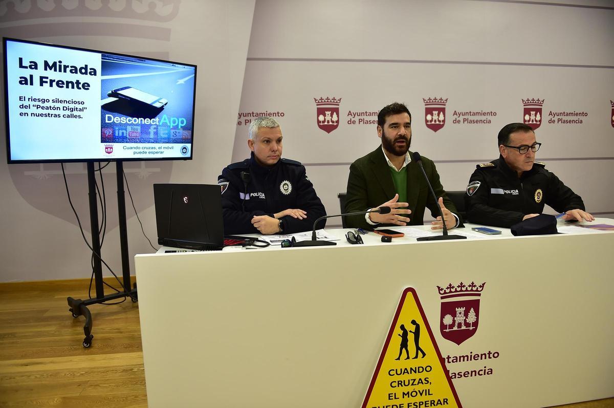 Comparecencia sobre la nueva campaña para evitar atropellos en Plasencia.