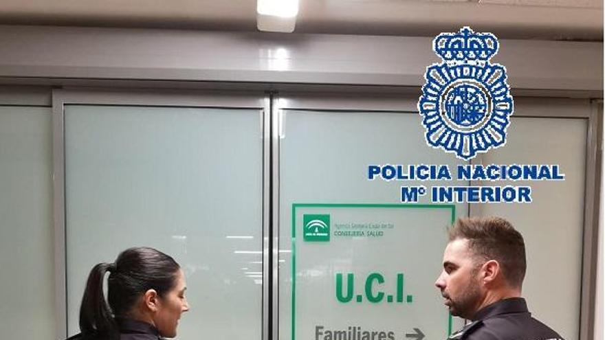 Los dos agentes que salvaron al hombre con una parada cardiorrespiratoria.