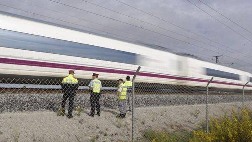 13.000 viajeros afectados y 40 trenes parados por el corte de cables