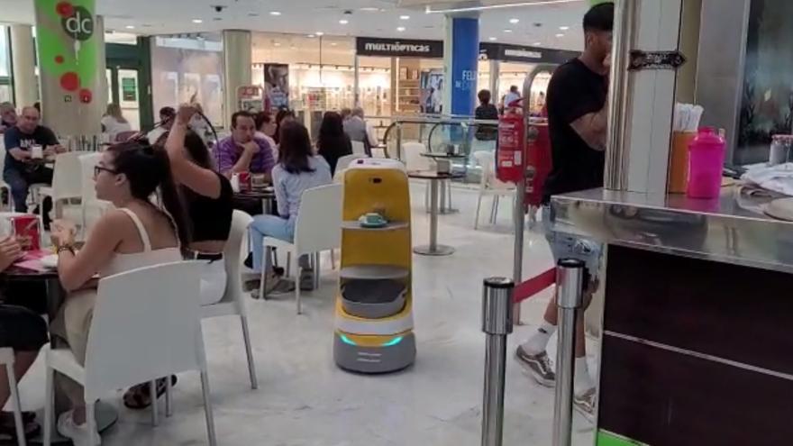 Camarero Robot en el Cafés de Carla