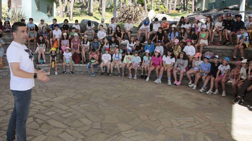 El campamento de A Lanzada recibe a niños de Cambados, Vigo, Meaño y otros pueblos