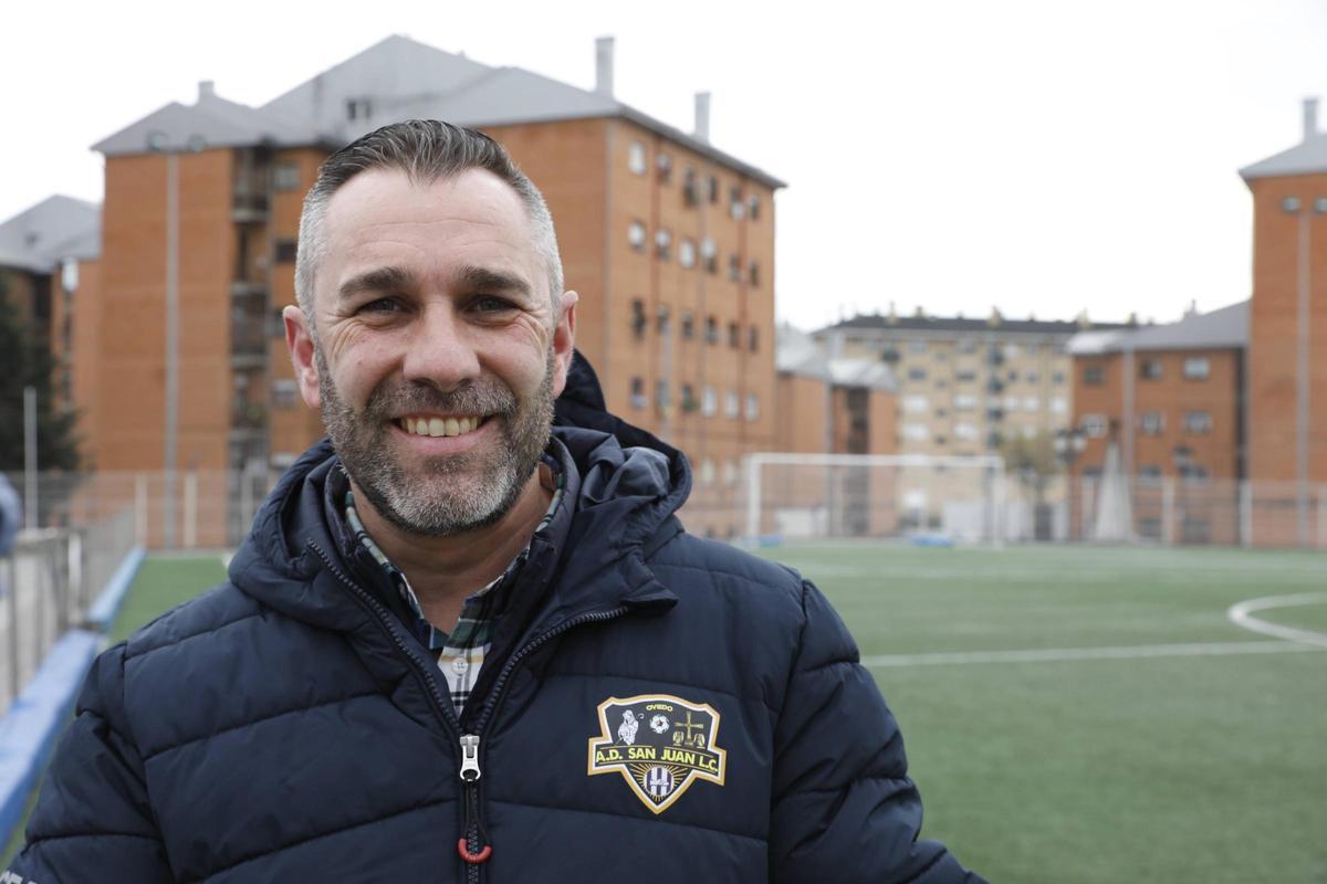 Daniel González Urbaneja en el campo de fútbol siete.