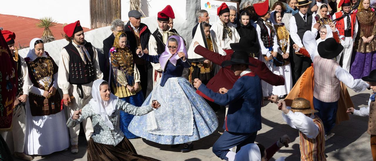 El obispo de Ibiza le implora la lluvia a Santa Eulària