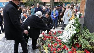 Víctimas del atentado en el homenaje de este domingo por los 35 años.