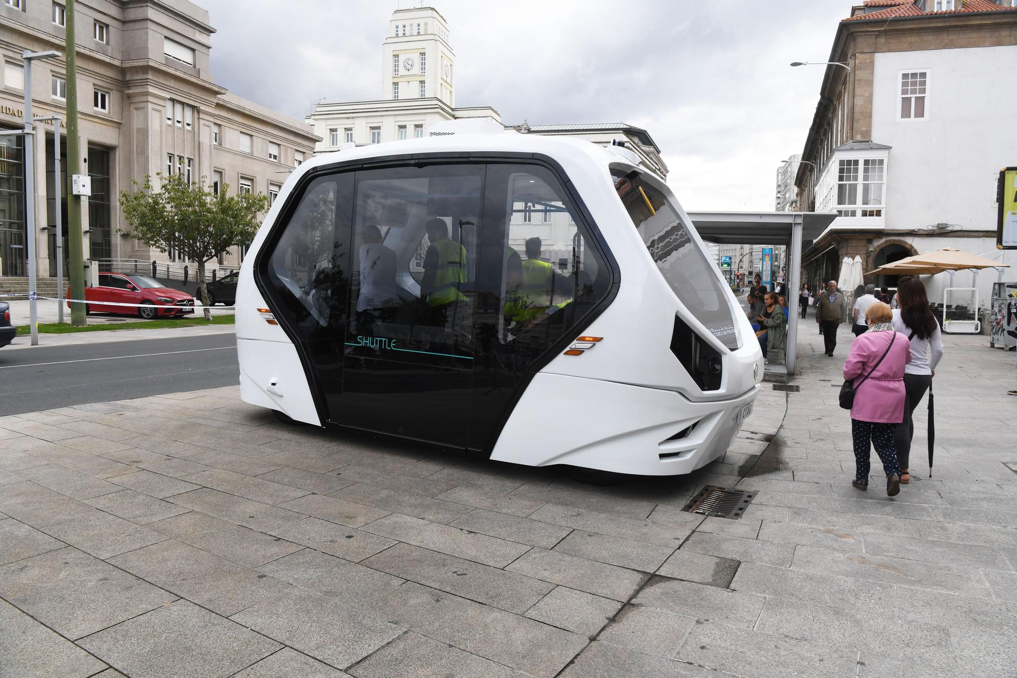 Un minibús sin conductor recorre la Marina