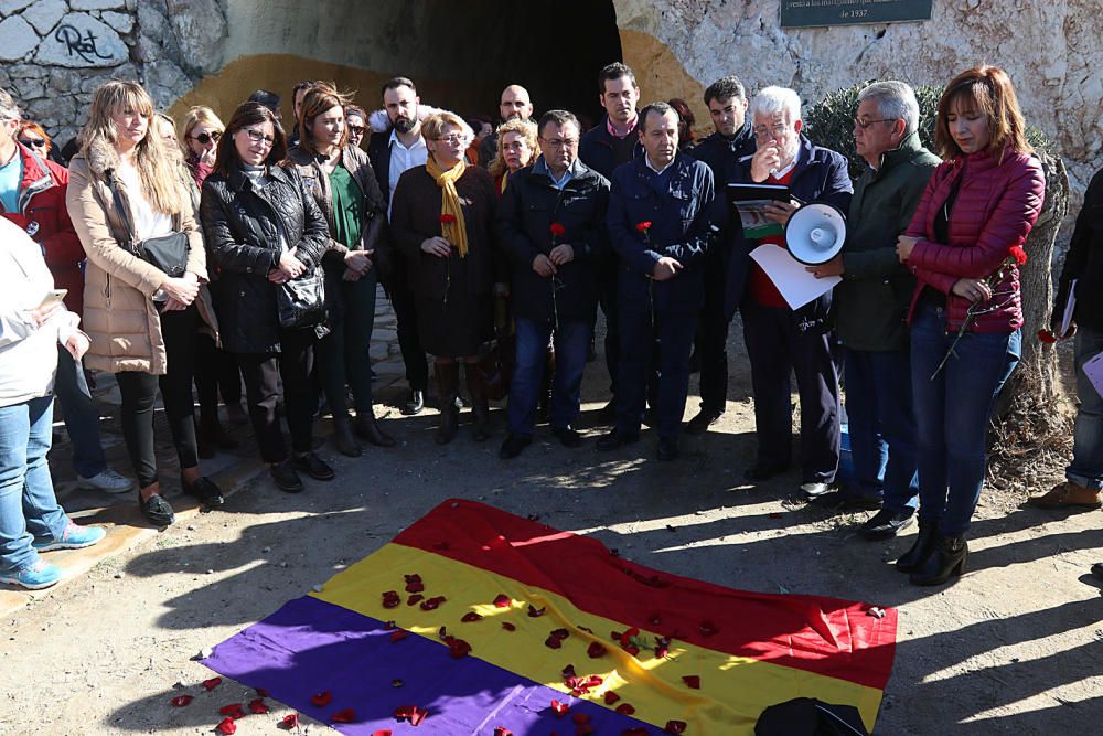Homenaje a las víctimas de la desbandá en el Peñón del Cuervo