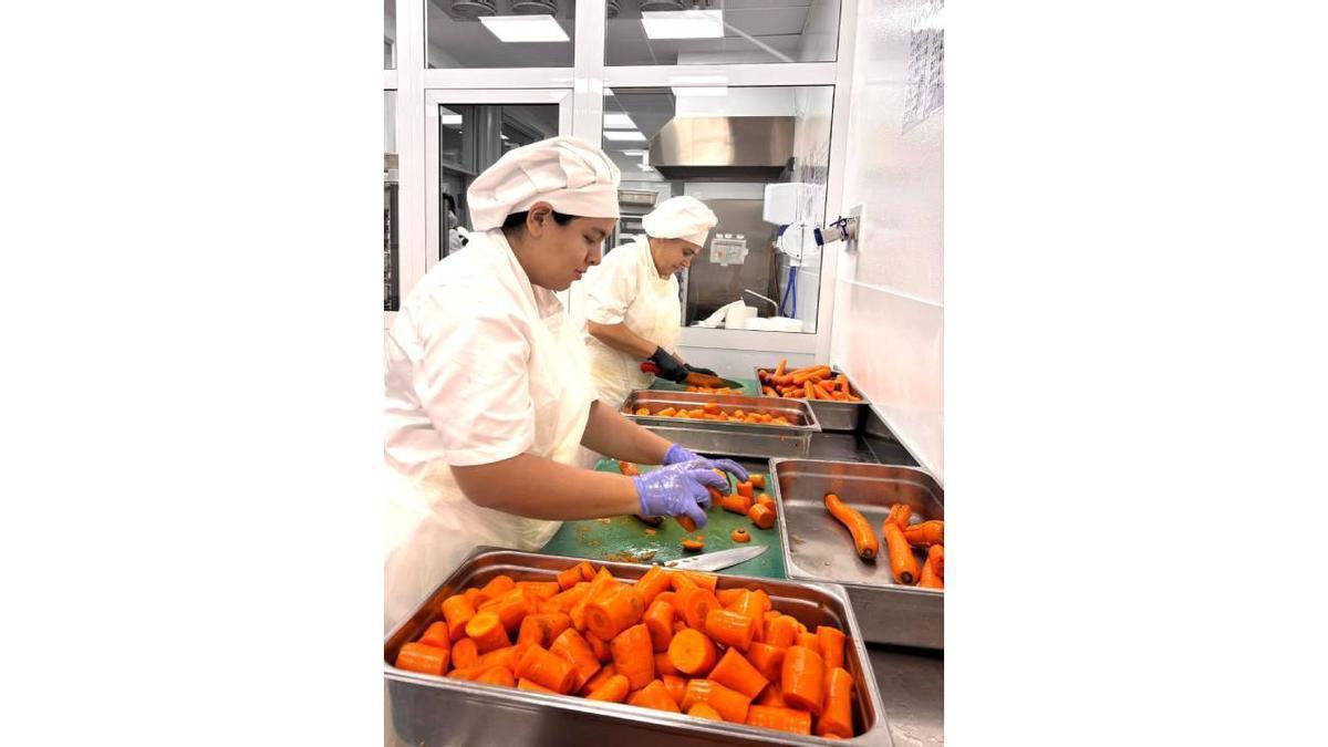 Las personas que, desde oficios muy distintos, hacen posible cada comedor escolar
