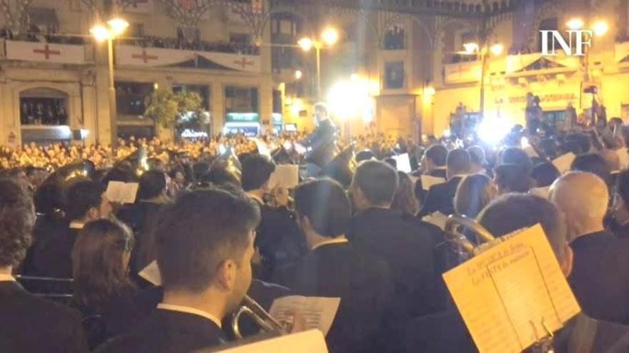 Un gigantesco coro anuncia la Fiesta