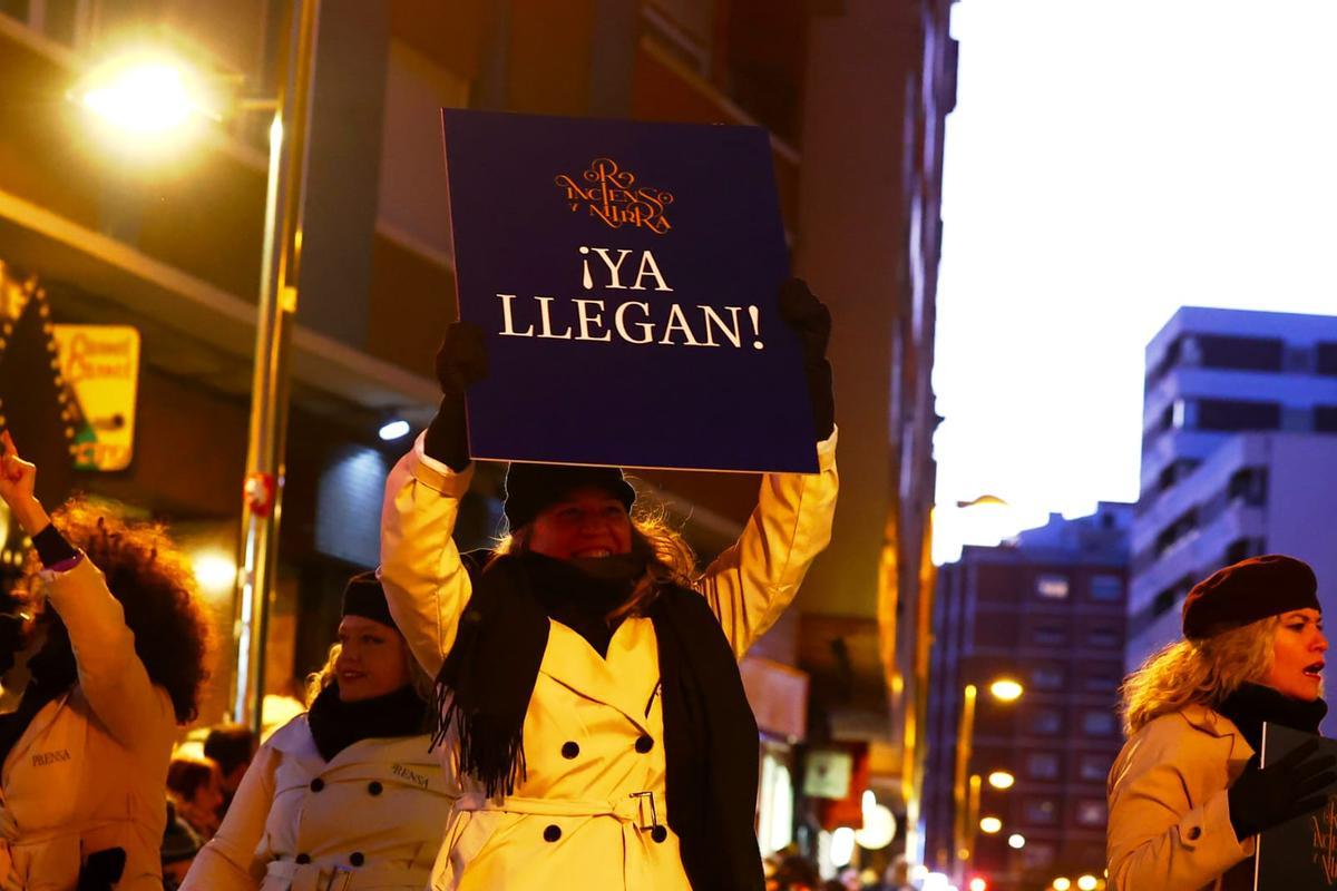 En imágenes | El frío de Zaragoza no puede con la ilusión de ver a los Reyes Magos