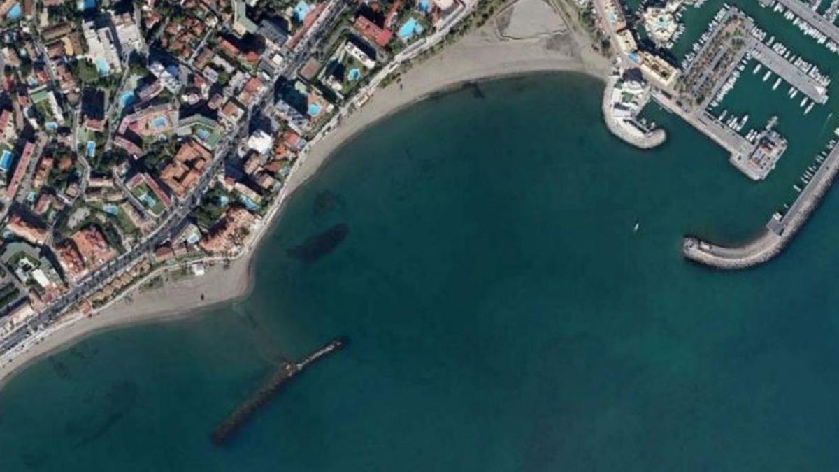 Las obras permitirán ampliar el dique exento de Malapesquera para evitar la pérdida de arena. | GOOGLE MAPS