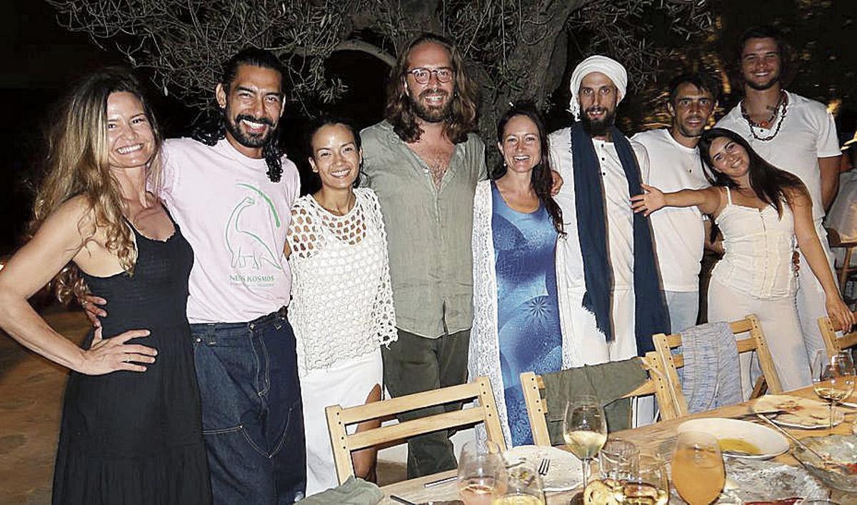 Joana Ramón, Tomás Aníbal, Oriana Medina, David Roberston, Randal Renom, Héctor Ribao, Chema Tribaldos, Patricia Urgell y Bosco Martínez Bordiú.