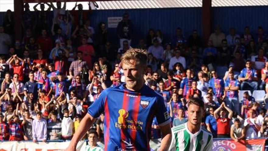 Alex Barrera, el ‘jugador diésel’ del Extremadura