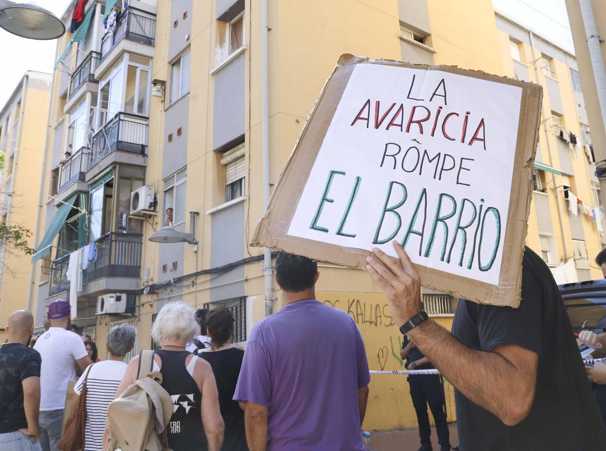 Desahucian en Alicante a una familia con un niño de 6 años que sufre parálisis cerebral