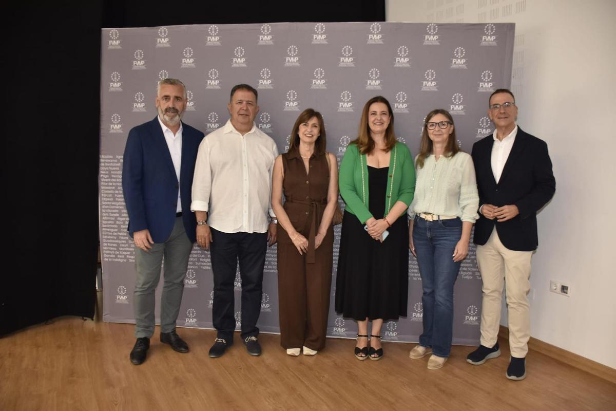 Autoridades en la Feria del Empleo celebrada en Navarrés.