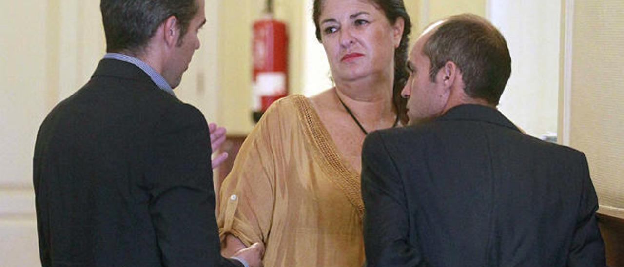 Narvay Quintero, Belén Allende y David Cabrera ayer en el Parlamento.