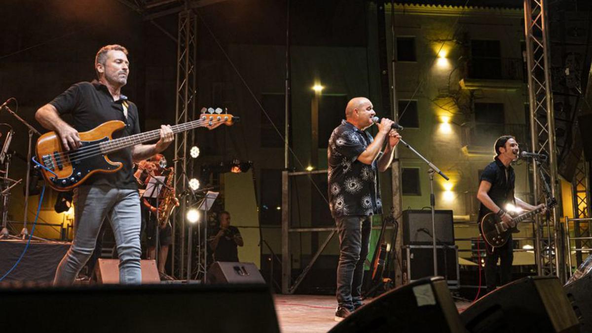   Iván Doménech interpretó uno de los temas. 