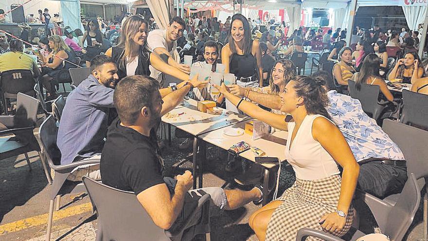 Cientos de personas disfrutaron del inicio de los festejos.