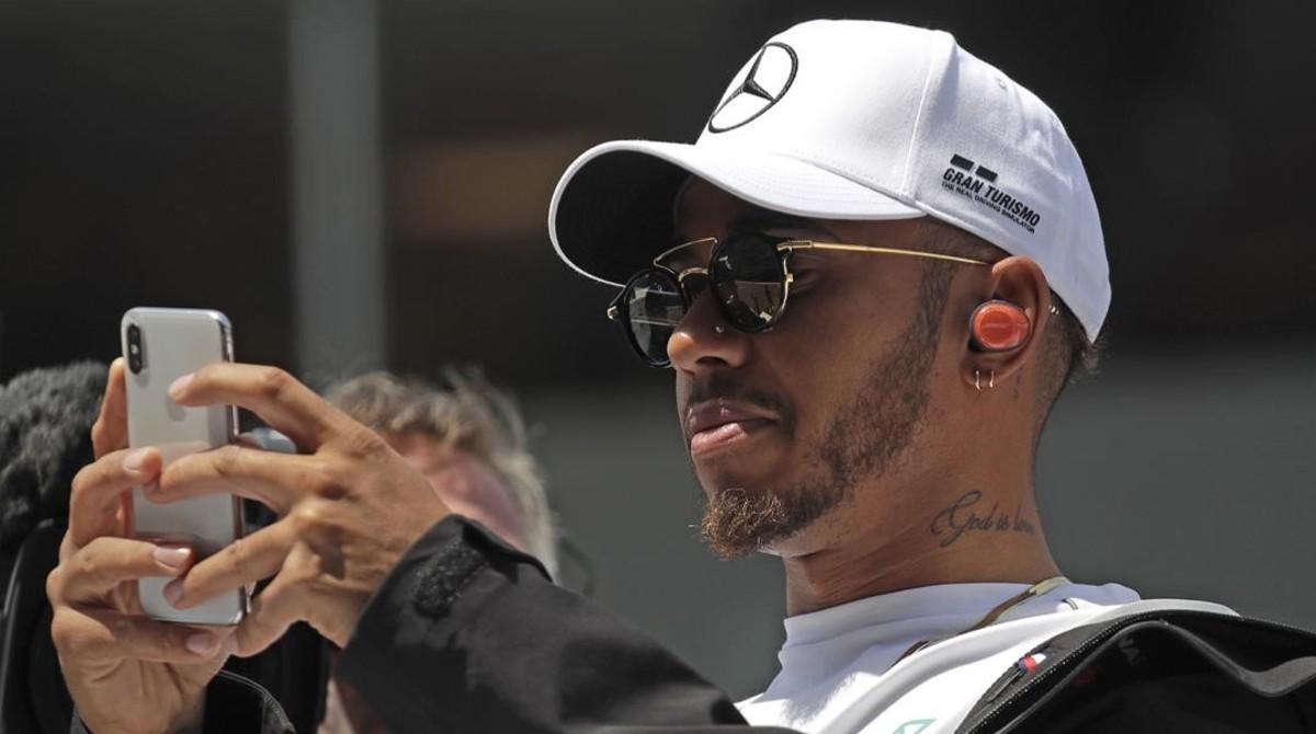 rozas42952437 mercedes driver lewis hamilton of britain uses his smartphon180415235851