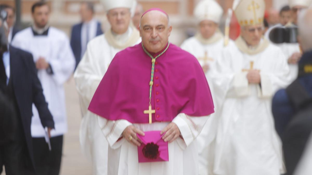 El nuevo arzobispo de València toma posesión en la catedral