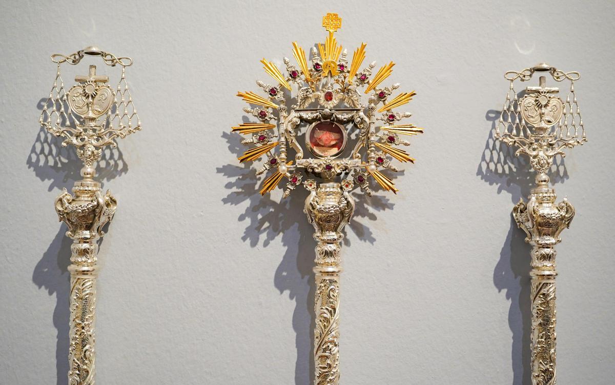 Hermandad de La Resurrección. Relicario y Varas