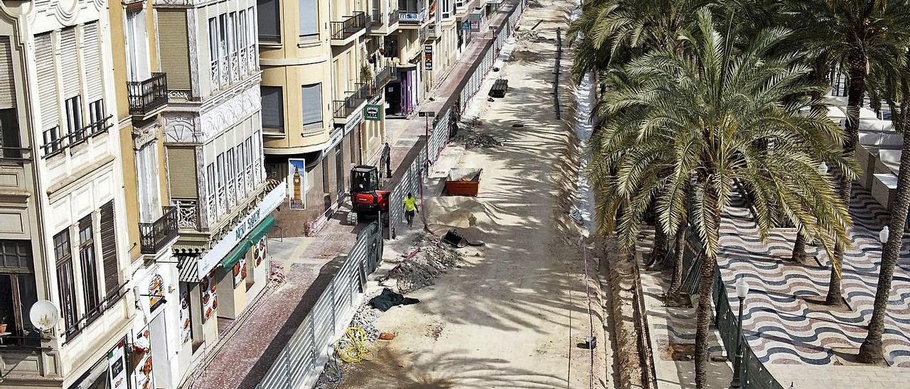 Imagen reciente de las obras en el lateral de la Explanada entre la Rambla y Canalejas.  | ALEX DOMÍNGUEZ